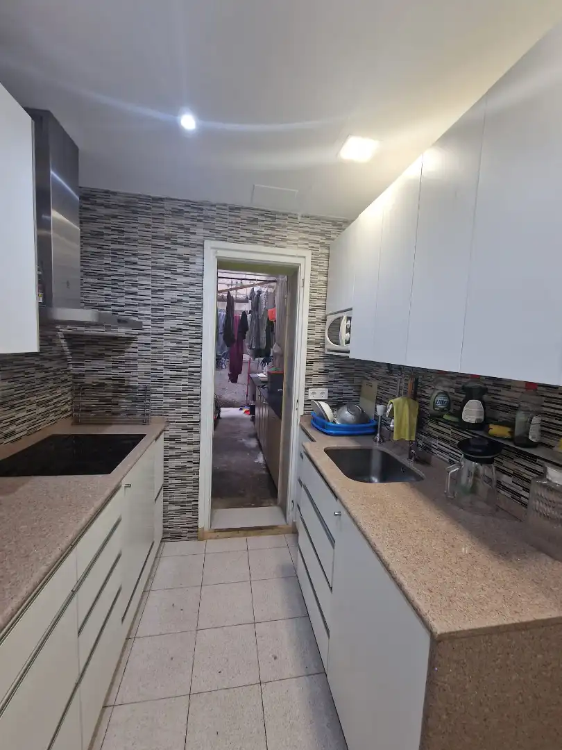 Cocina de Piso en venta en Barcelona con Jardín privado