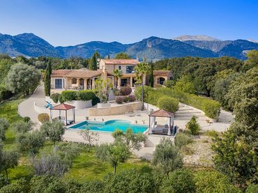 Country house with pool for sale in Selva