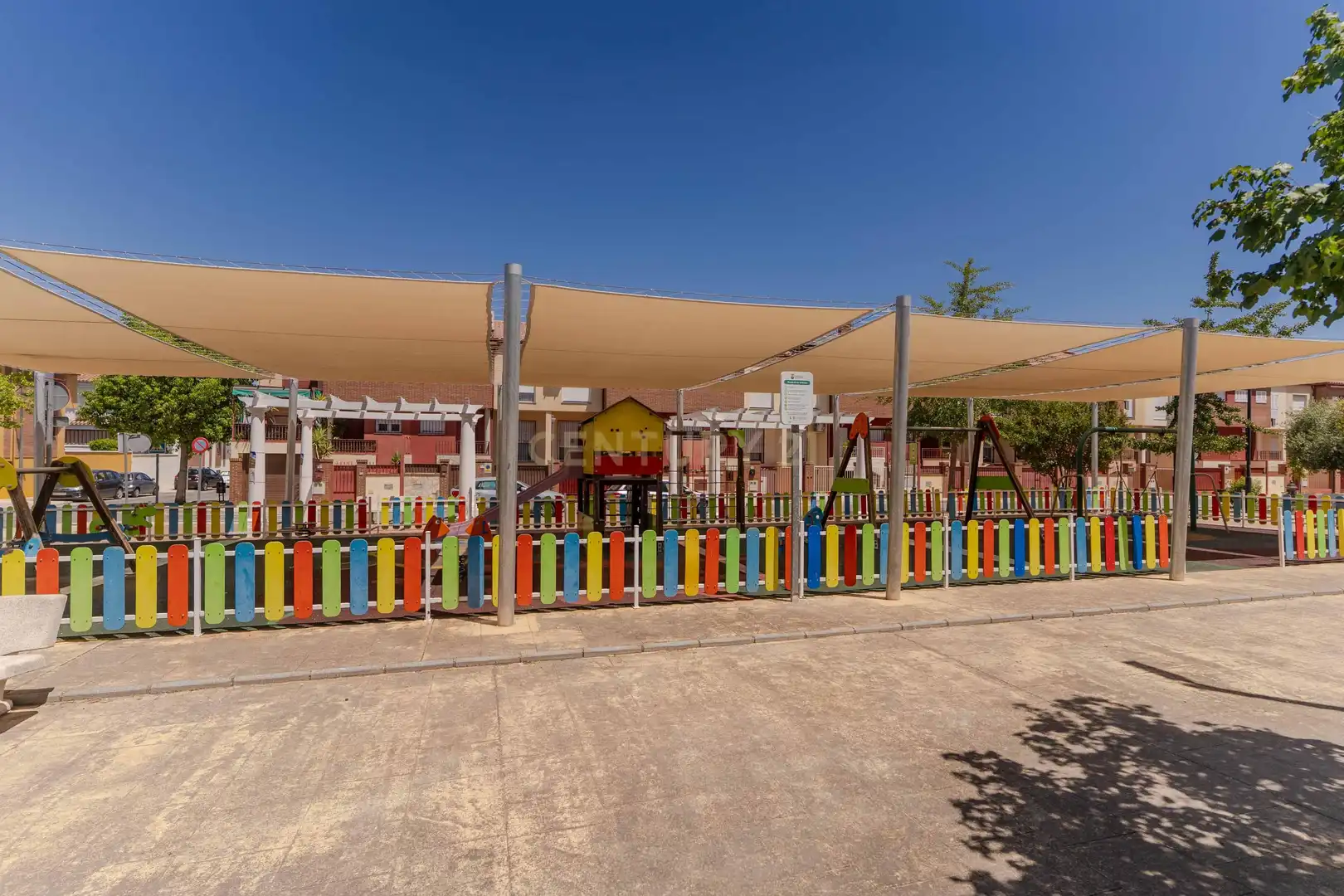 Vista exterior de Casa o xalet en venda en Churriana de la Vega amb Aire condicionat, Traster i Piscina