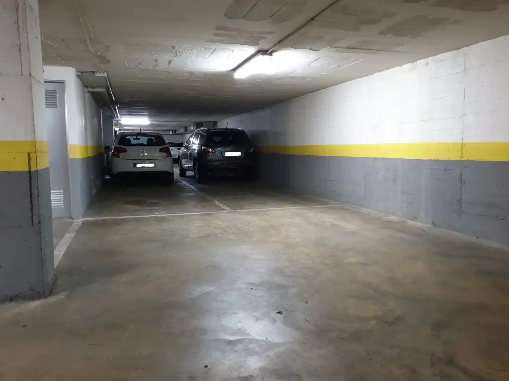 Garaje en venta en Carrer de Mossèn Baldiri Reixac, 19, Eixample Sud – Migdia