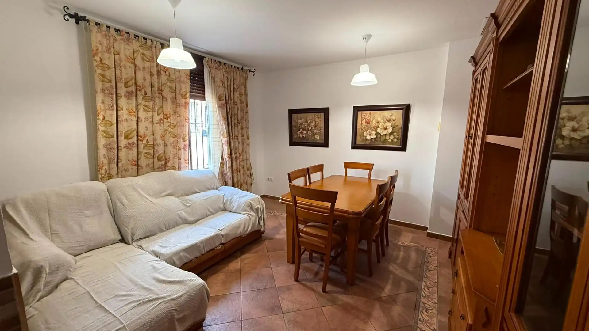 Sala d'estar de Casa o xalet de lloguer en Sevilla amb Aire condicionat i Calefacció