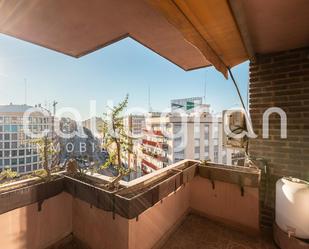 Exterior view of Flat for sale in  Valencia Capital  with Air Conditioner, Terrace and Balcony