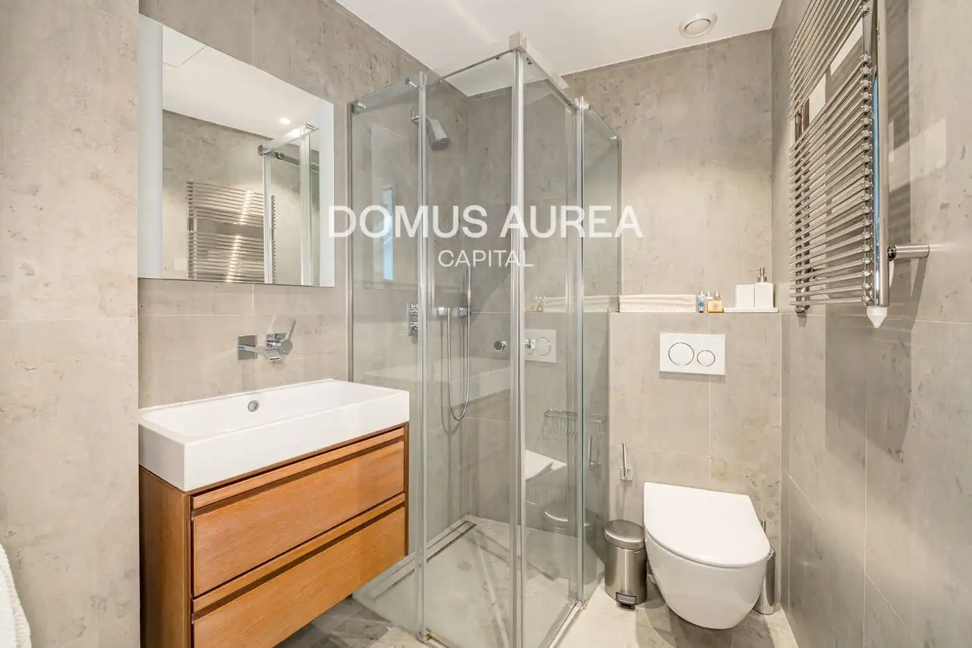 Baño de Dúplex de alquiler en Madrid con Calefacción, Terraza y Amueblado