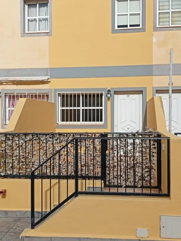 Vista exterior de Casa adosada en venda en Arona amb Terrassa i Traster