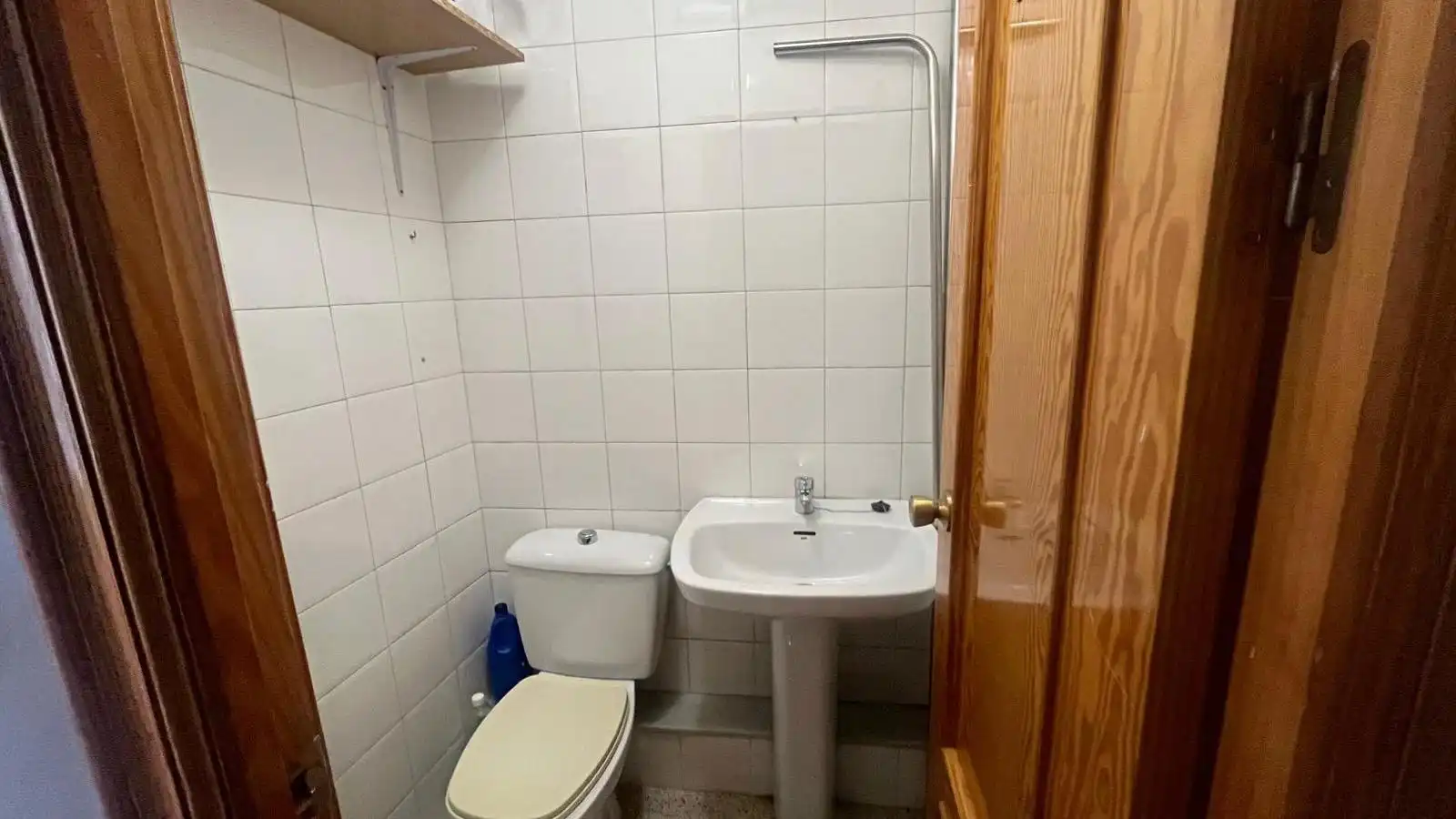 Bany de Local de lloguer en Totana amb Aire condicionat