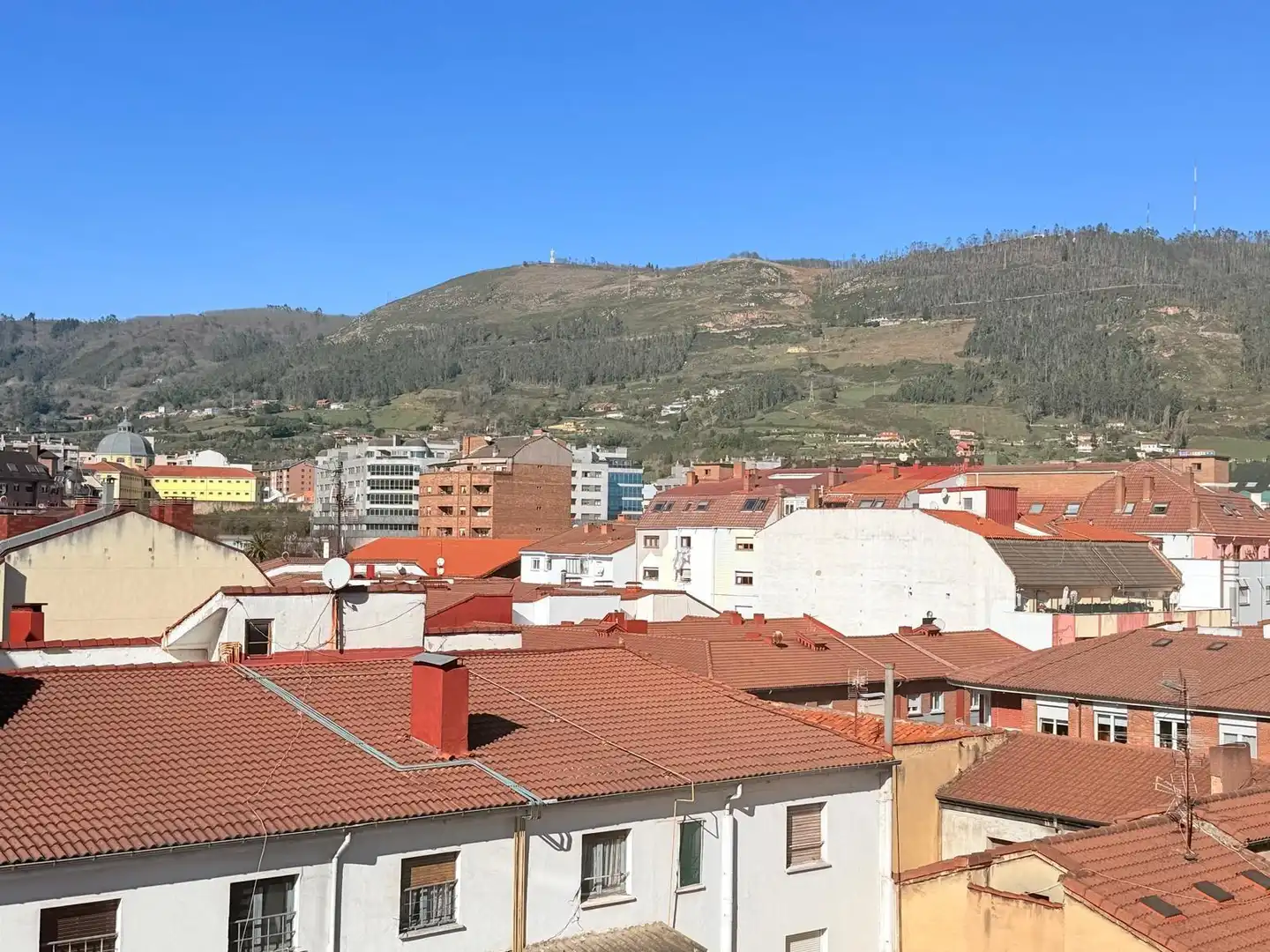 Vista exterior de Pis en venda en Oviedo  amb Calefacció
