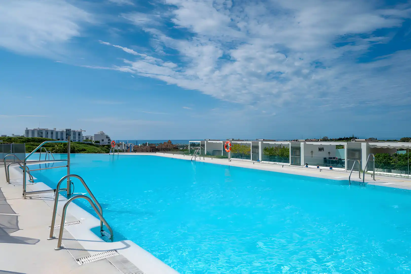 Piscina de Casa adosada en venda en Estepona amb Aire condicionat, Terrassa i Piscina