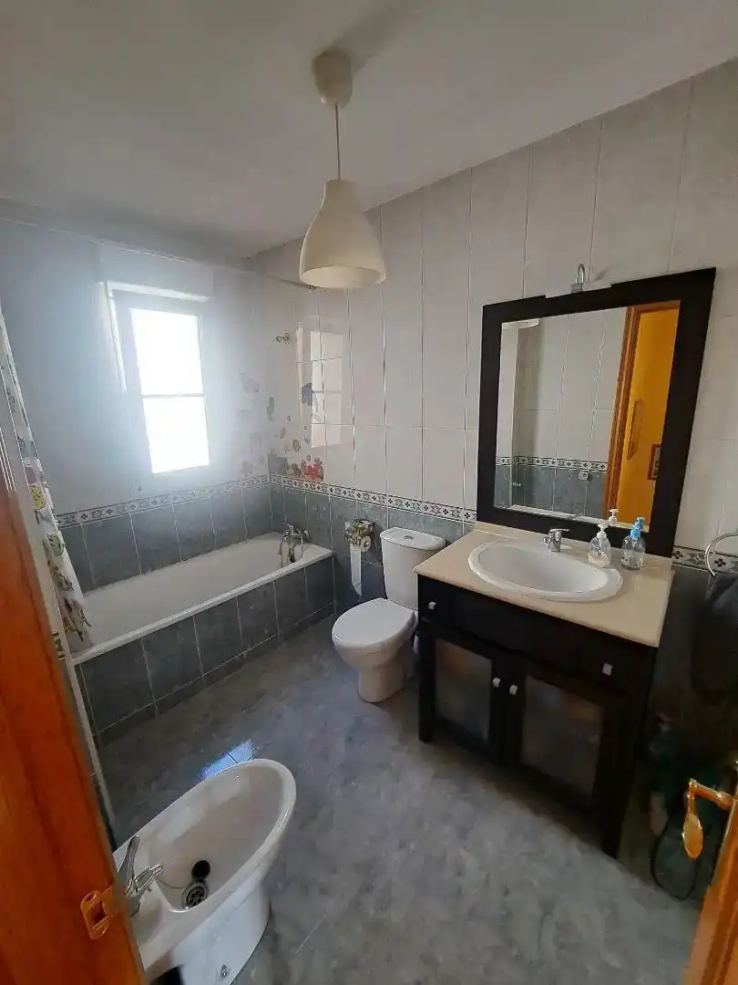 Bany de Casa adosada en venda en Magaz de Pisuerga amb Parquet, Forn i Microones