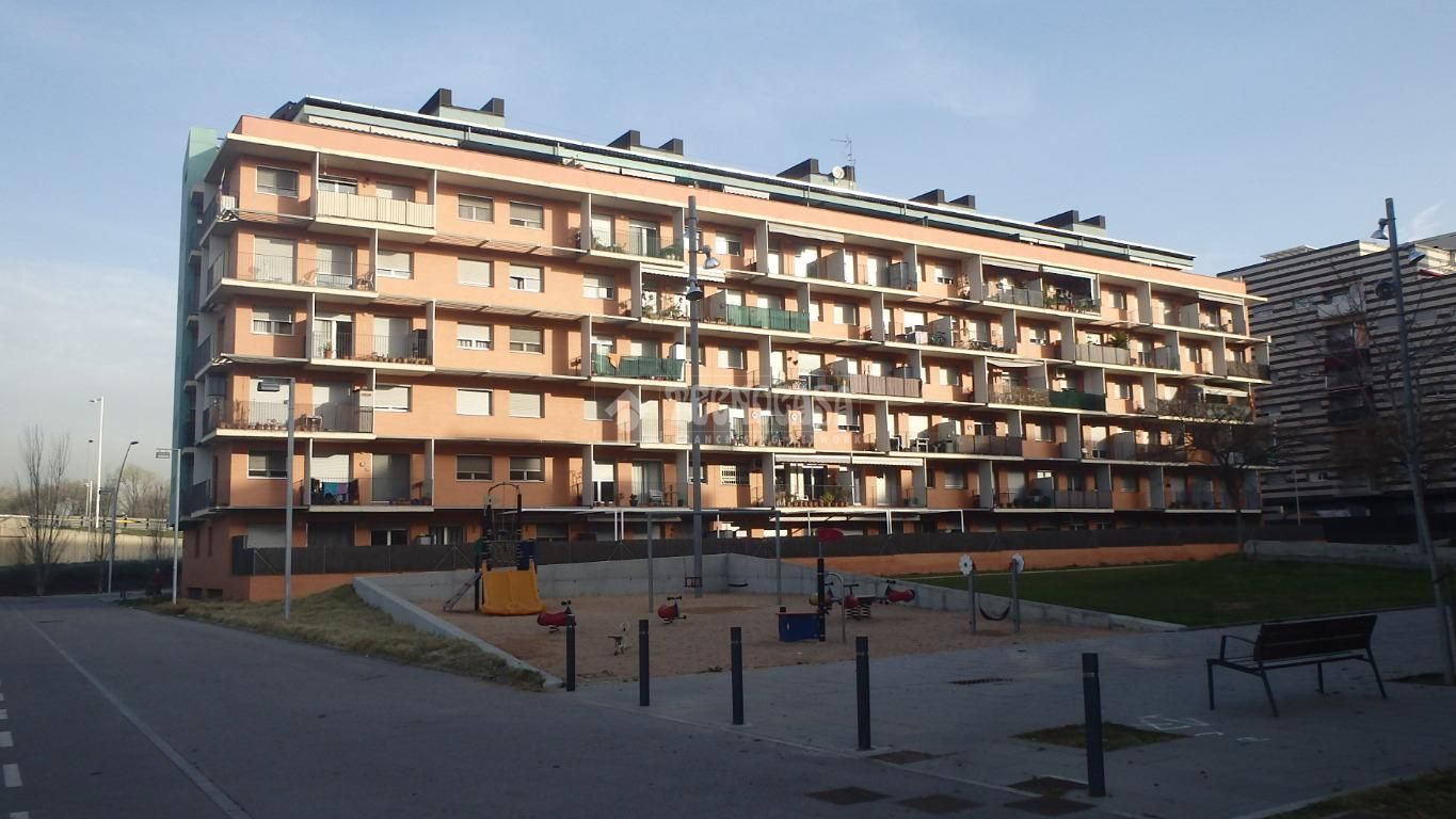 Exterior view of Flat for sale in Sant Adrià de Besòs  with Air Conditioner, Heating and Private garden