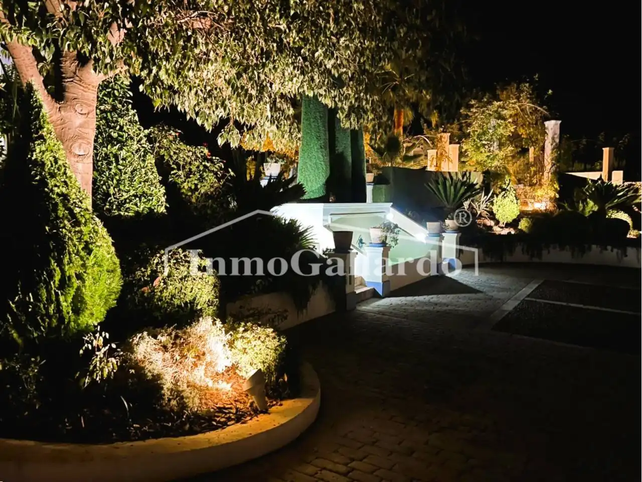 Garden of Buildings for sale in Lucena