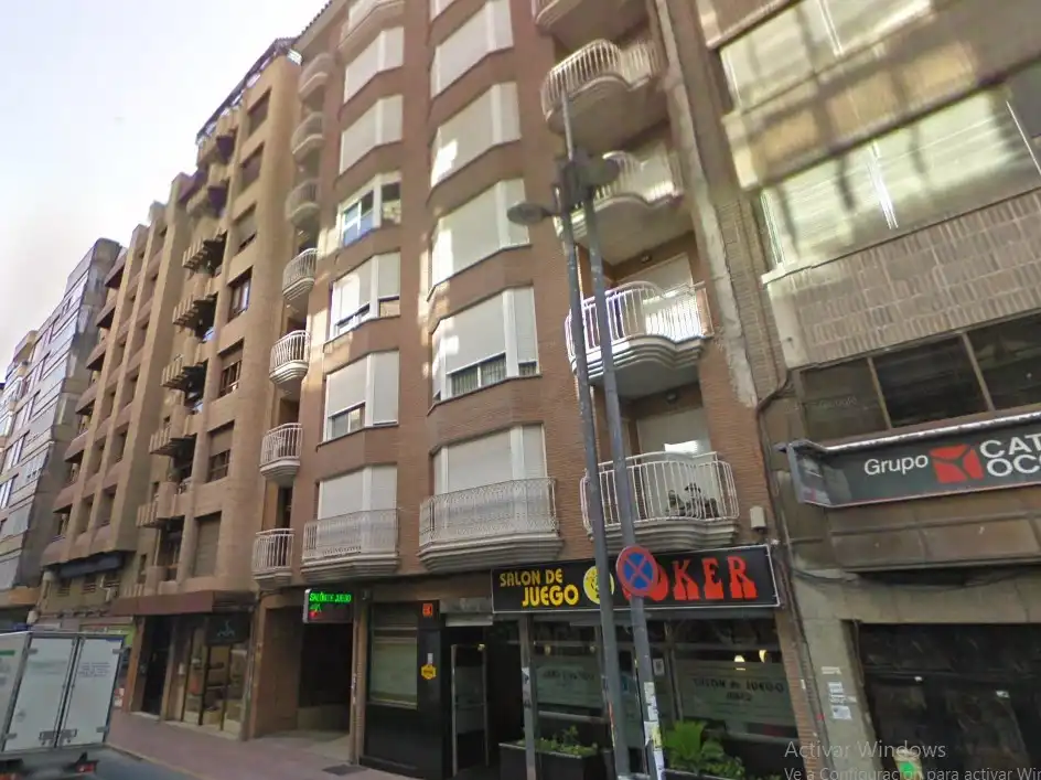 Moto con ascensore in affitto a Avenida Juan Carlos I n54