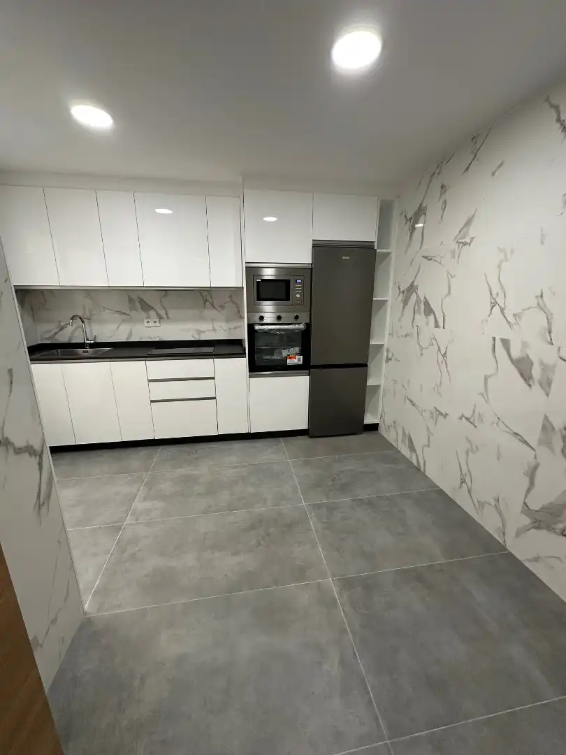 Cocina de Piso de alquiler en Ourense Capital  con Parquet, Trastero y Horno