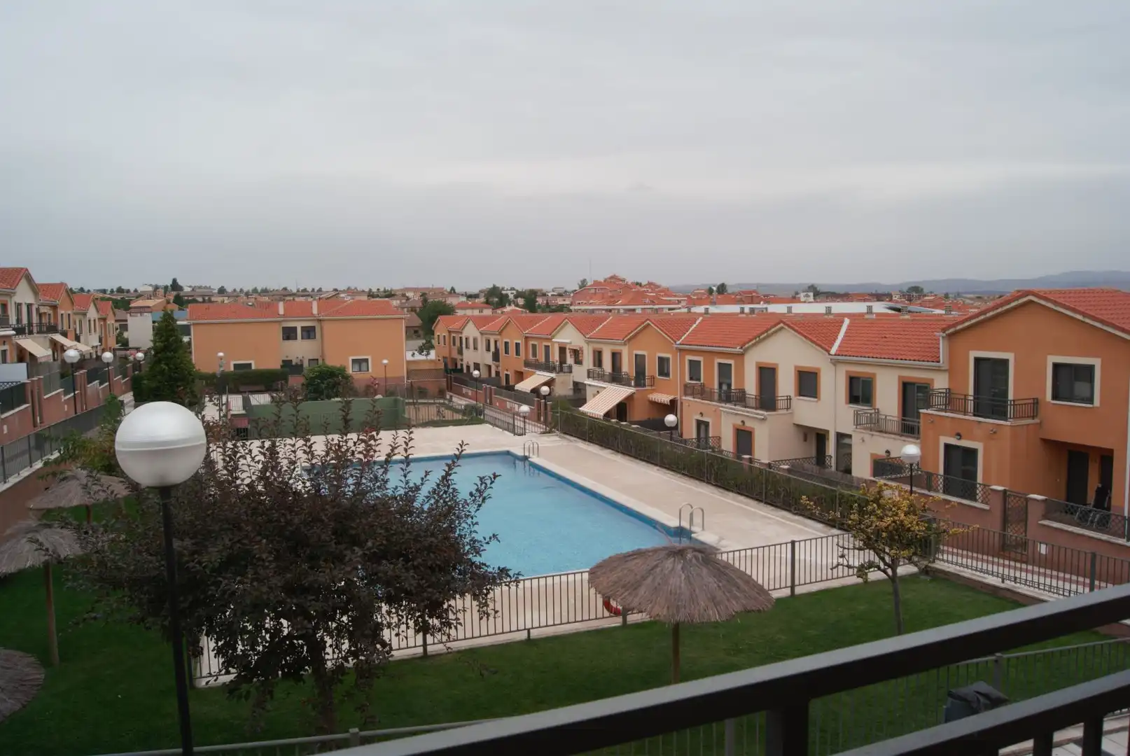 Casa adosada de alquiler en CASTILLA Y LEON, 3, Hervencias Altas - El Pinar