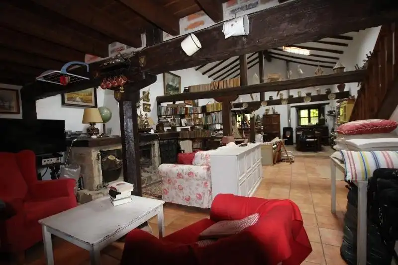 Sala de estar de Casa o chalet en venta en Los Tojos  con Calefacción y Jardín privado