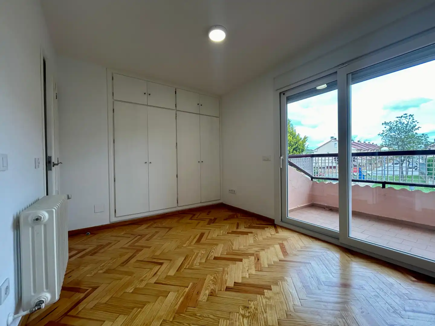 Dormitori de Casa adosada en venda en La Lastrilla  amb Calefacció, Jardí privat i Parquet