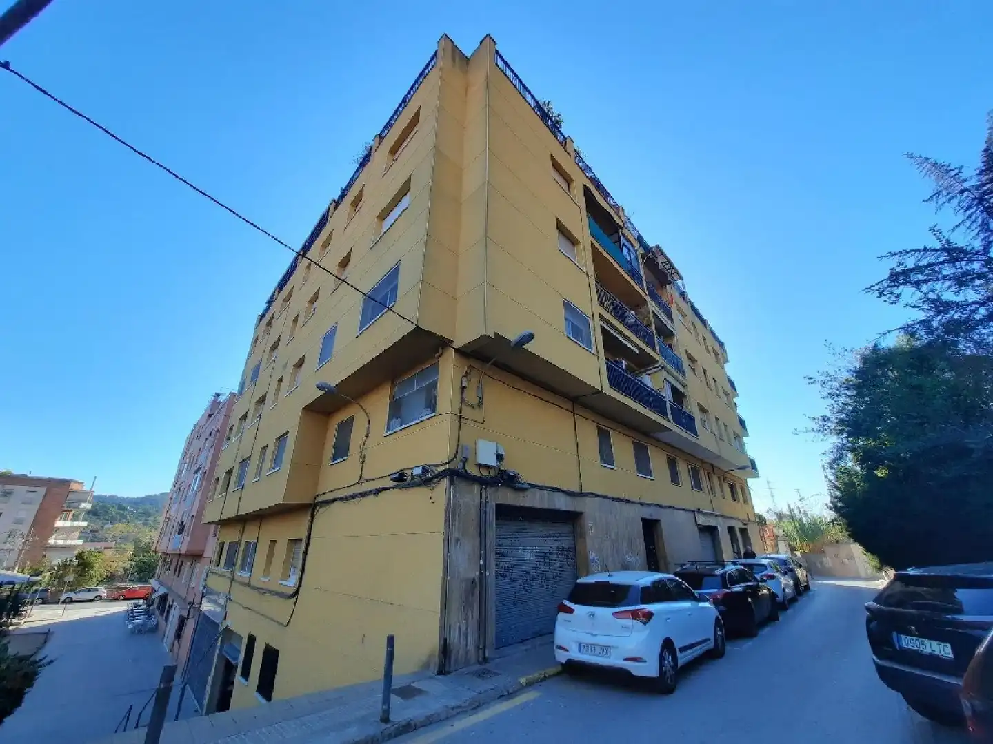 Vista exterior de Pis en venda en Montcada i Reixac amb Terrassa