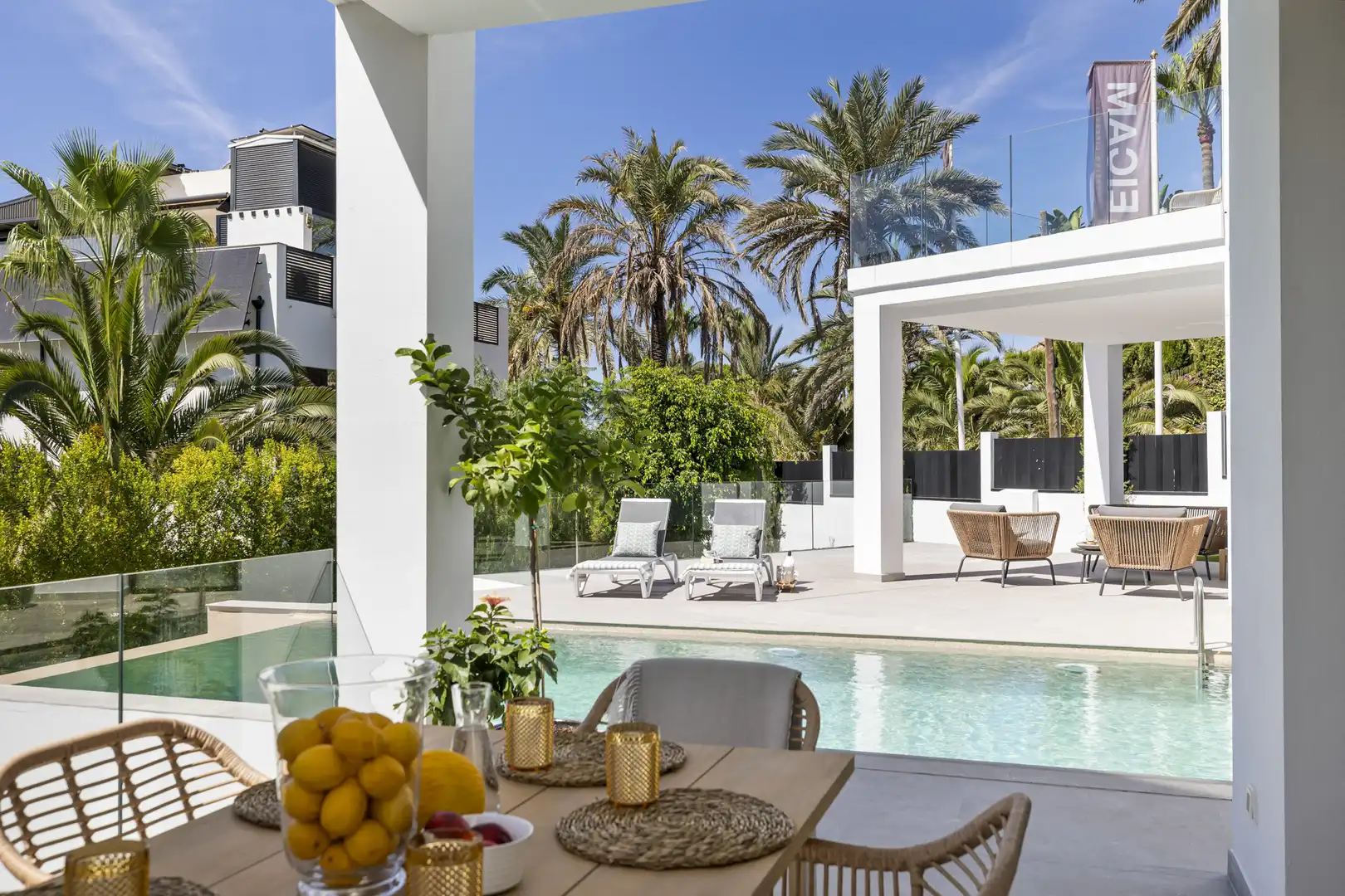 Terrassa de Casa o xalet en venda en Marbella amb Aire condicionat, Jardí privat i Terrassa