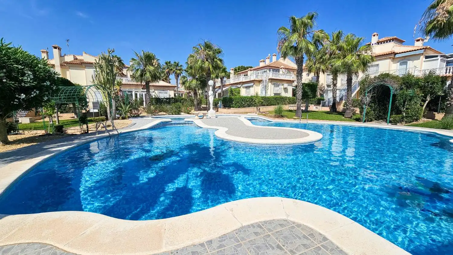 Apartment mit Pool zum Verkauf in N/A