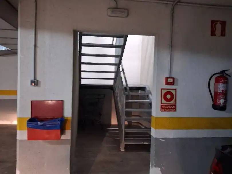 Garage zum Verkauf in Santander
