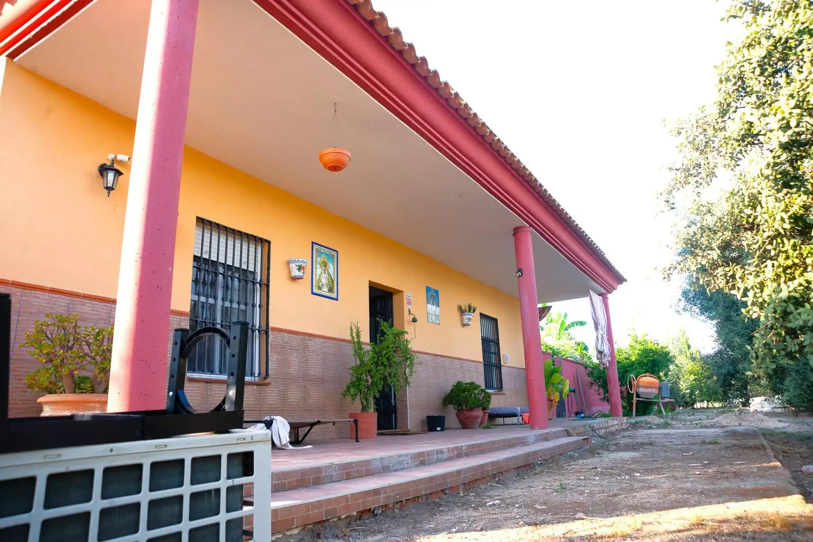 Vista exterior de Casa o chalet en venta en Pilas con Jardín privado y Piscina