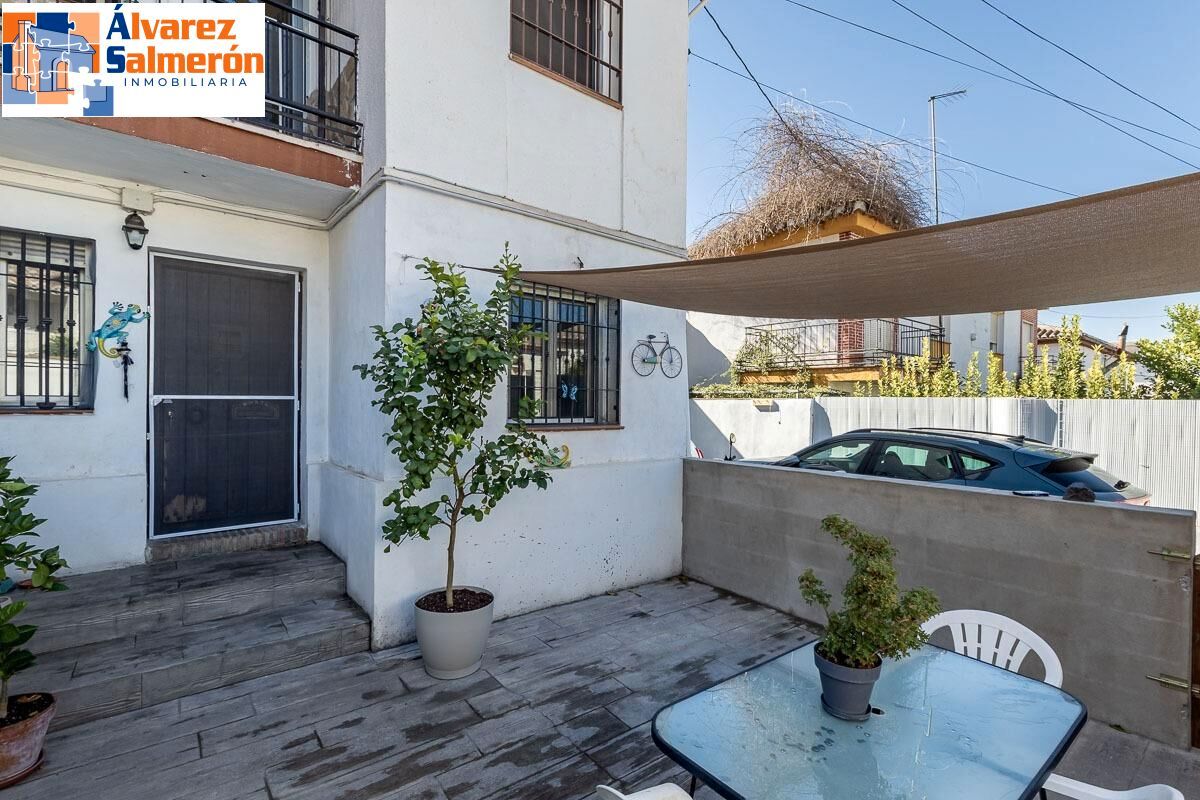 Vista exterior de Casa adosada en venda en Peligros