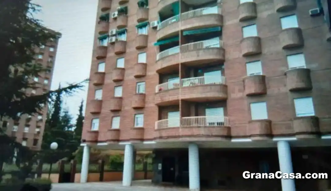 Exterior view of Flat for rent in Granada  with Air Conditioner, Heating and Furnished