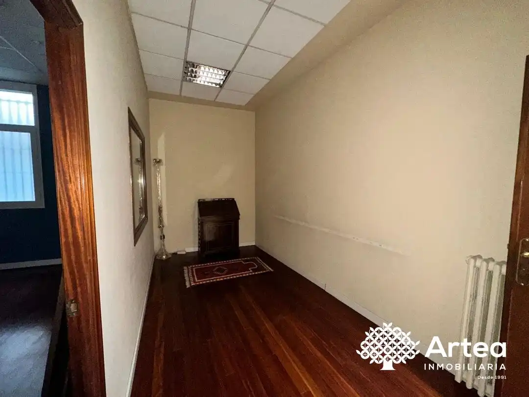 Oficina de lloguer en Ibaiondo