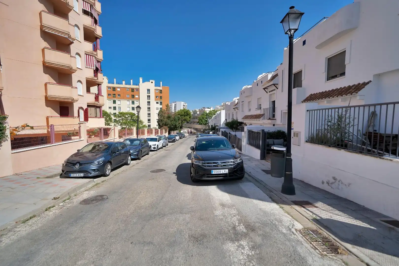 Vista exterior de Casa adosada en venda en Fuengirola amb Aire condicionat, Calefacció i Jardí privat
