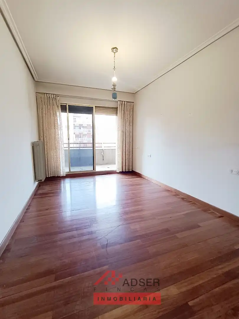 Bedroom of Flat for sale in  Logroño  with Parquet flooring and Terrace