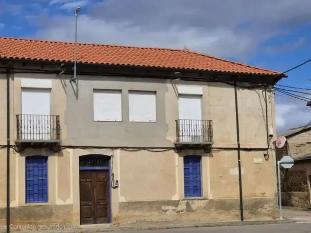 Vista exterior de Casa adosada en venda en Val de San Lorenzo