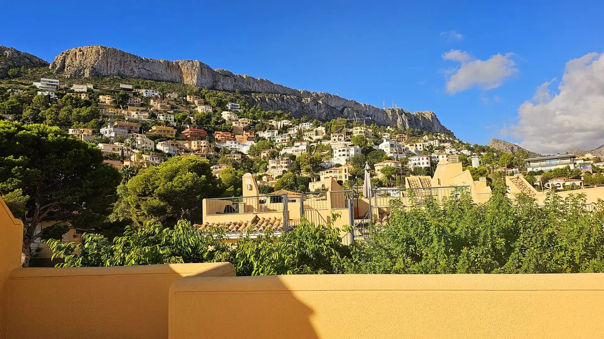 Vista exterior de Casa adosada en venta en Calpe / Calp con Aire acondicionado, Terraza y Amueblado