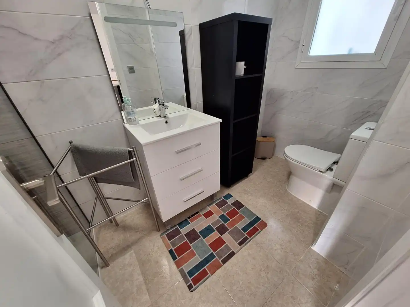 Bathroom of Apartments for rent in Torrevieja  with Air Conditioner and Balcony