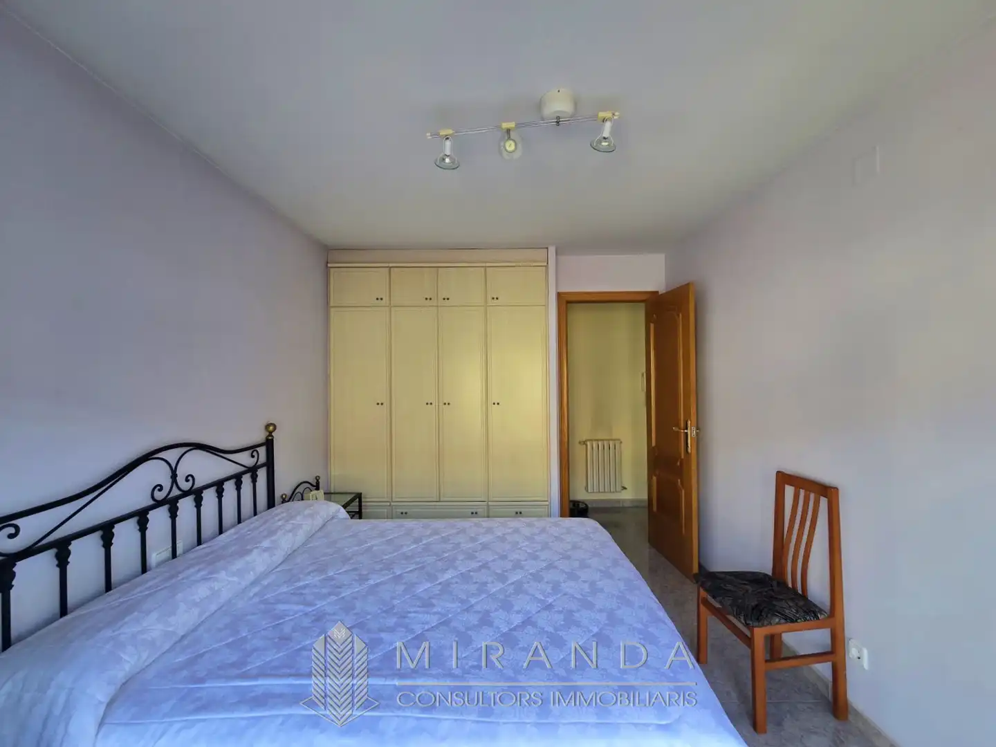 Habitación de Casa adosada en venta en Canovelles con Aire acondicionado, Calefacción y Terraza