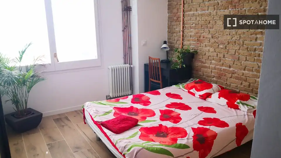 Bedroom of Flat for share in Barcelona  with Air Conditioner, Heating and Furnished