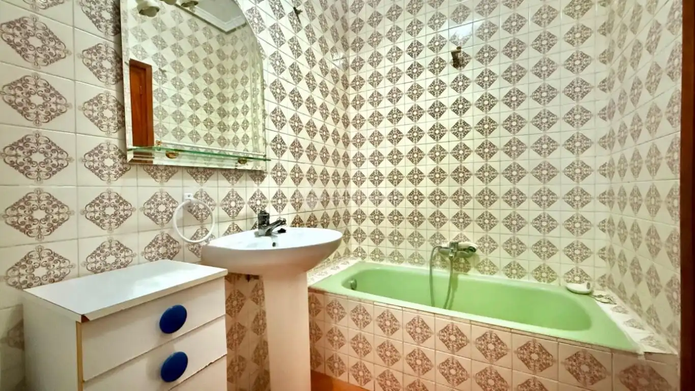 Bathroom of Flat for sale in Fuensalida, Toledo