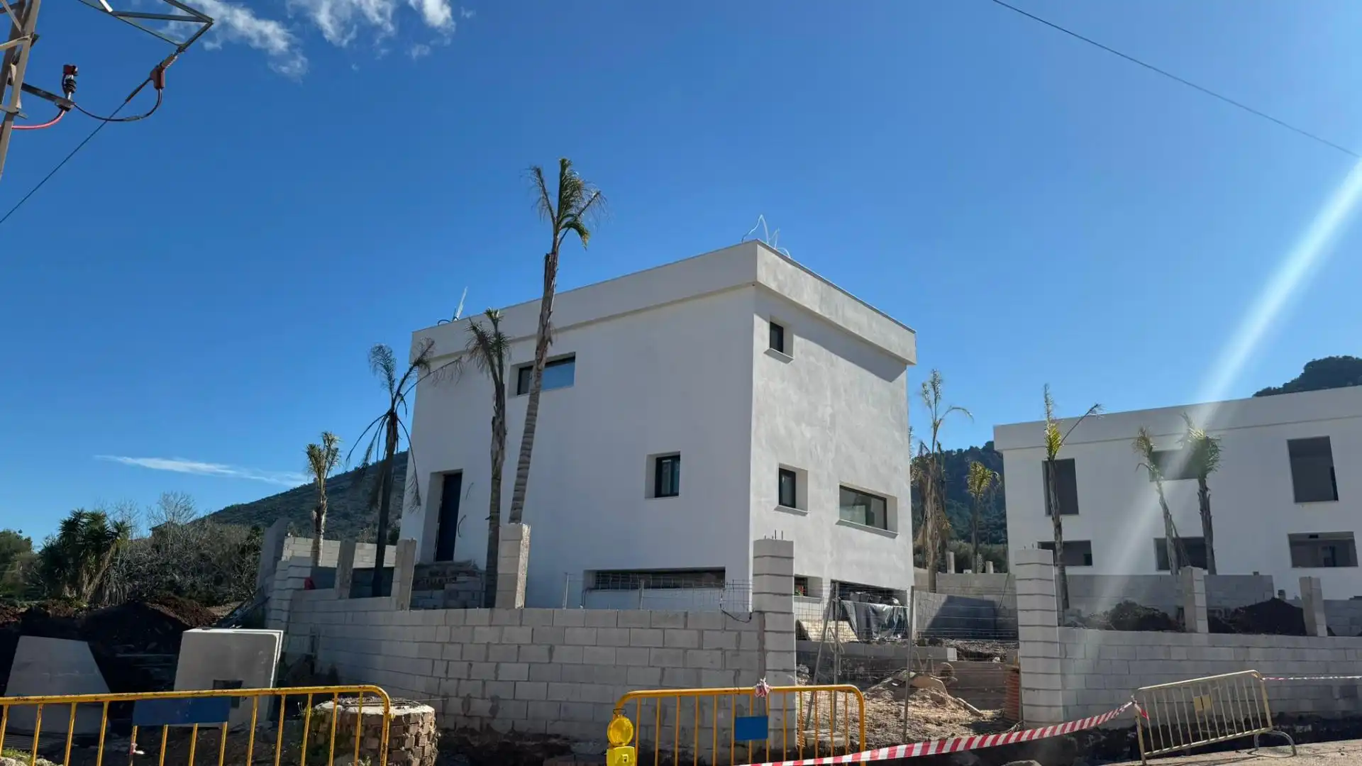 Vista exterior de Casa adosada en venda en Alhaurín de la Torre amb Jardí privat, Terrassa i Piscina comunitària