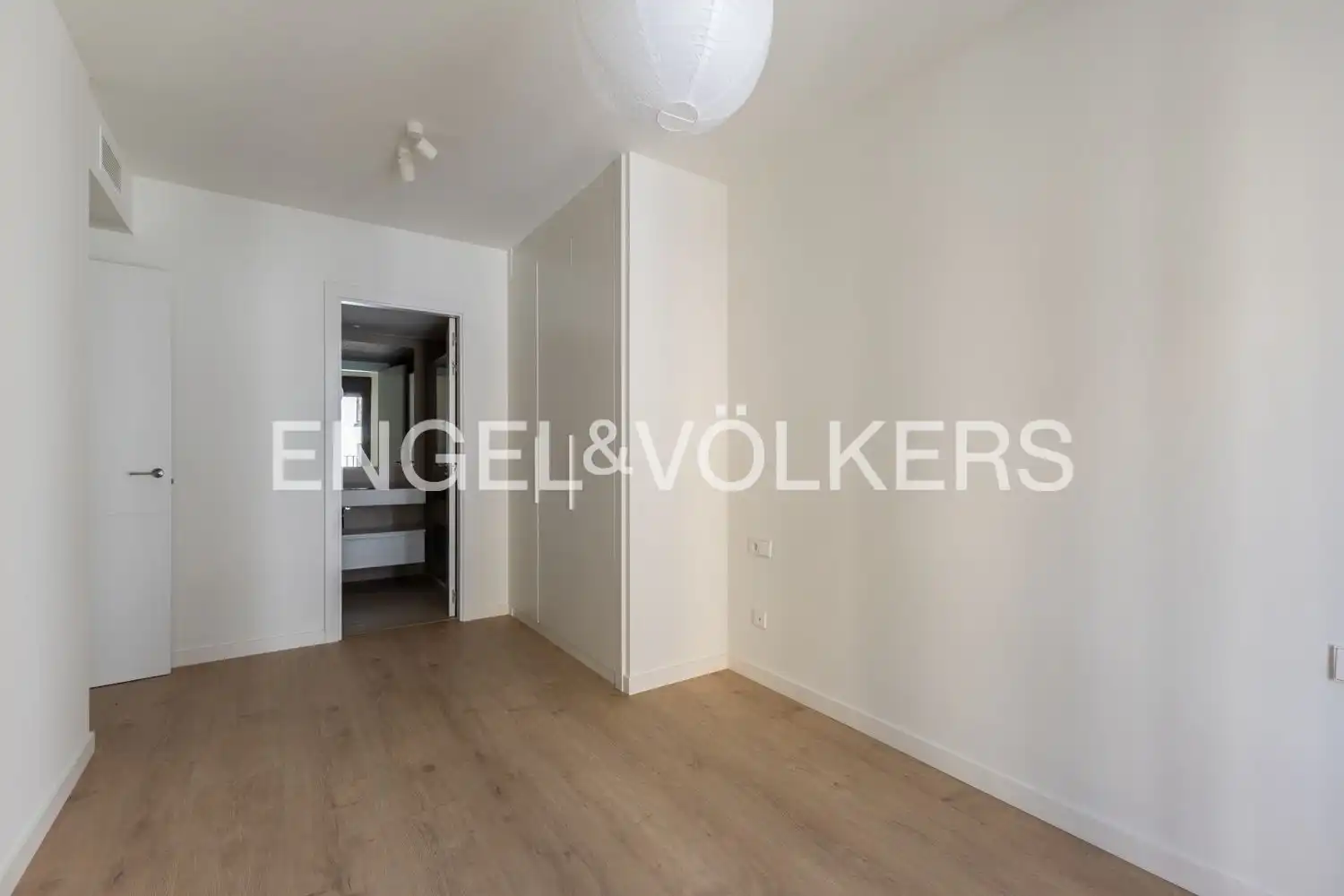 Habitación de Piso de alquiler en Valencia con Aire acondicionado, Calefacción y Jardín privado