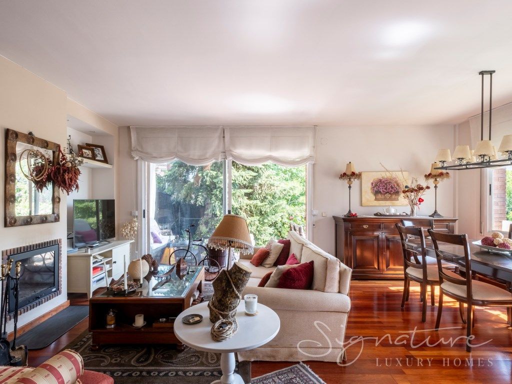 Living room of Planta baja for sale in Sant Cugat del Vallès  with Heating, Terrace and Swimming Pool