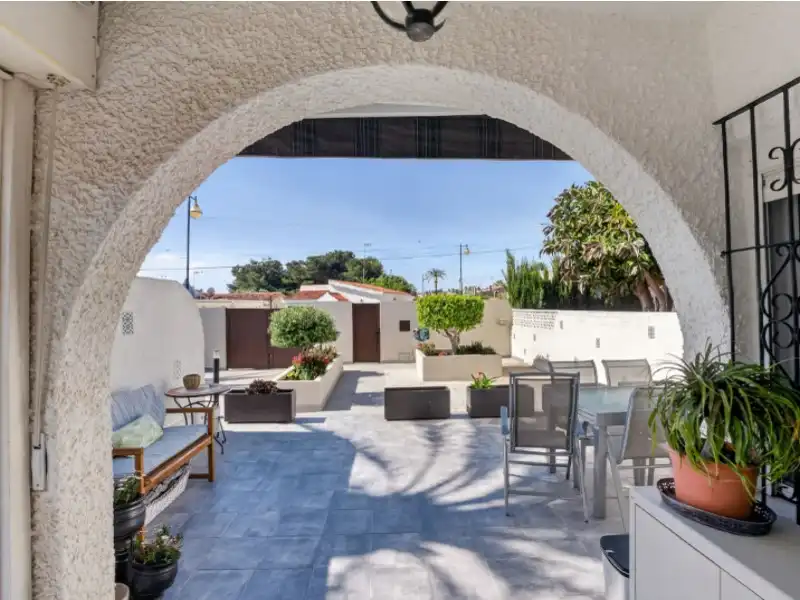 Casa aparellada amb jardí en venda a Nueva Torrevieja - Aguas Nuevas, imagen 24