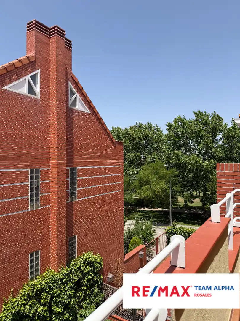 Vista exterior de Casa adosada en venta en Madrid con Aire acondicionado, Calefacción y Jardín privado
