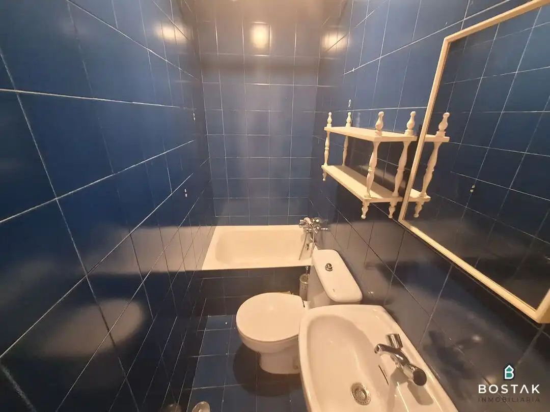 Bany de Pis en venda en Bilbao  amb Calefacció i Terrassa