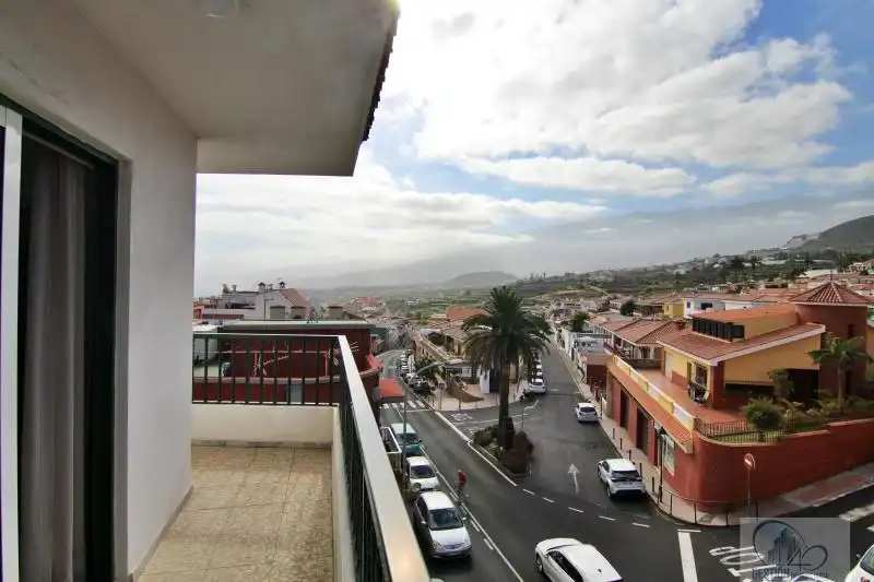 Vista exterior de Piso de alquiler en Los Realejos con Terraza, Amueblado y Balcón