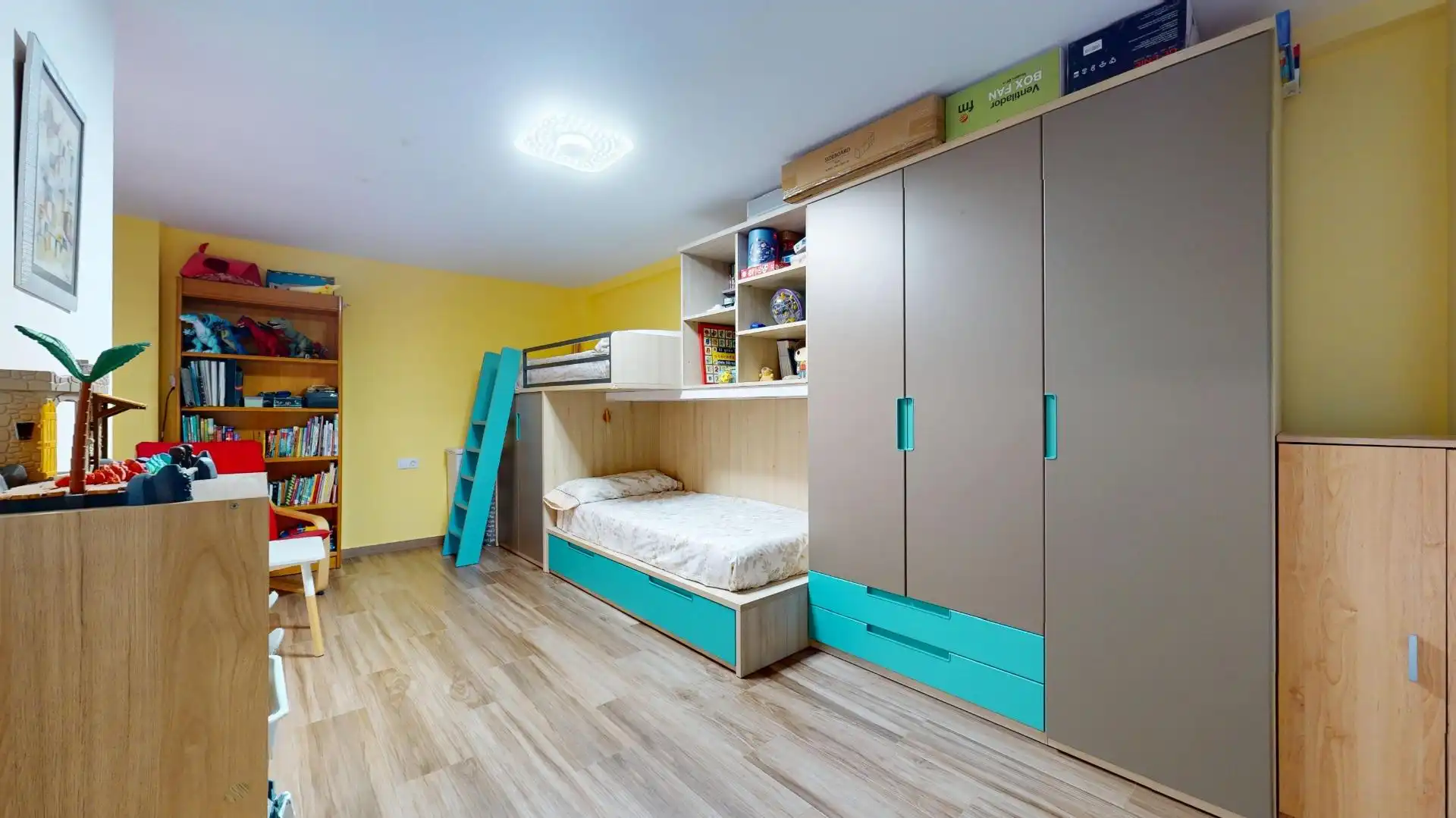 Bedroom of Flat for sale in Elche / Elx  with Air Conditioner and Balcony