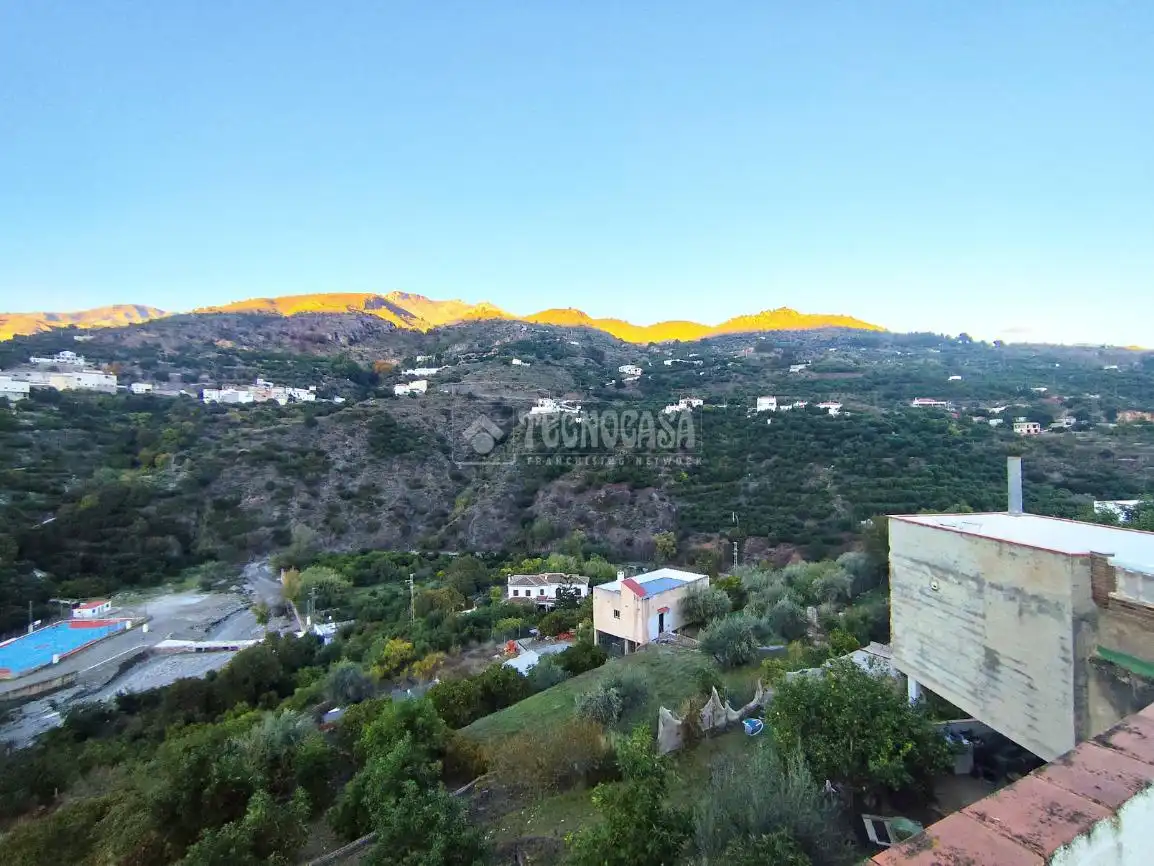 Vista exterior de Casa adosada en venda en Los Guájares amb Terrassa