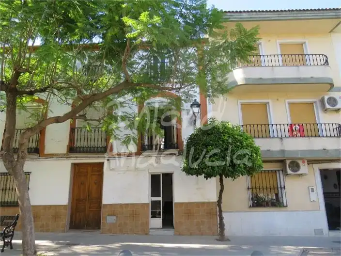 Vista exterior de Casa adosada en venda en Santiago de Calatrava amb Terrassa i Traster