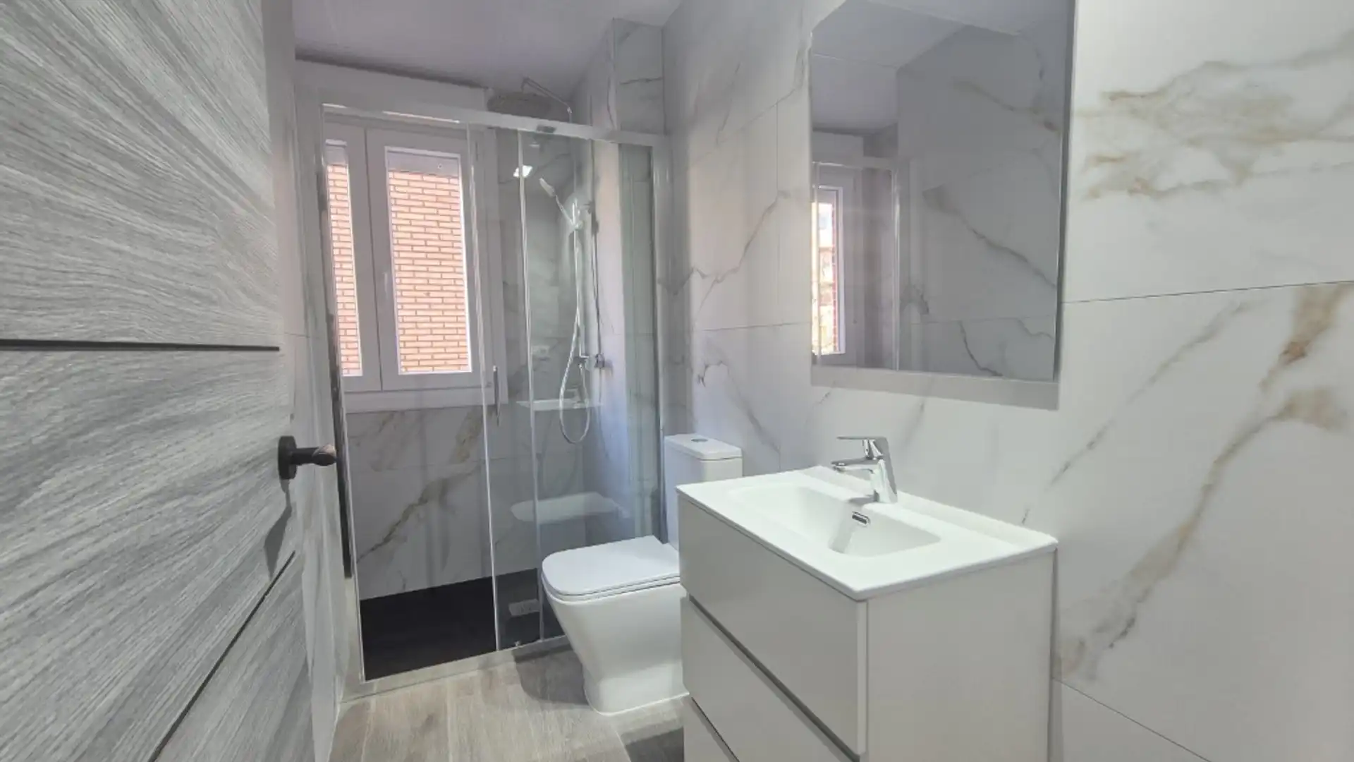 Bathroom of Flat for sale in  Zaragoza Capital  with Air Conditioner, Oven and Washing machine