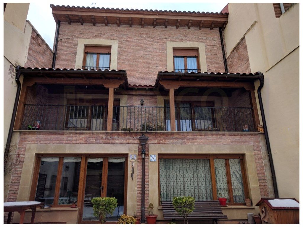 Vista exterior de Casa o xalet de lloguer en Santo Domingo de la Calzada amb Jardí privat i Balcó