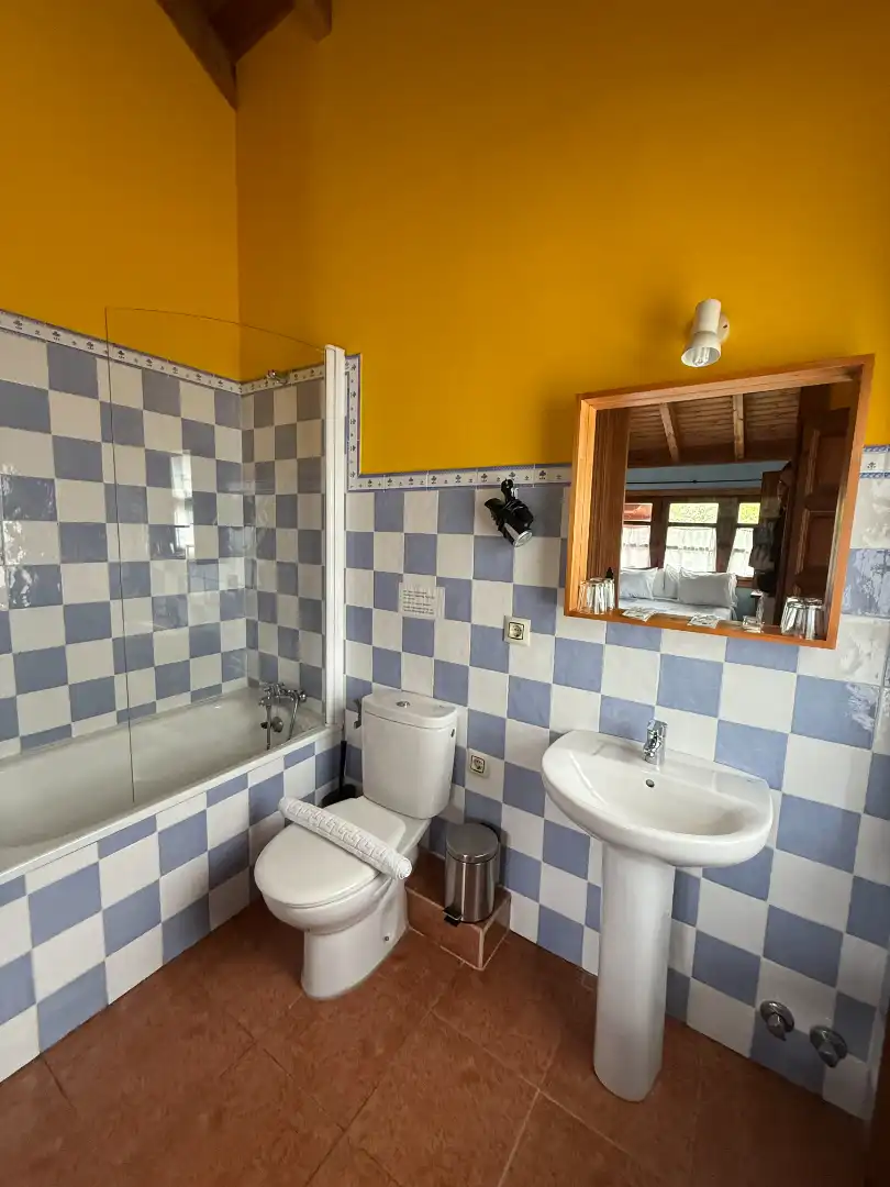 Bany de Casa o xalet en venda en Ribadesella amb Calefacció, Jardí privat i Parquet