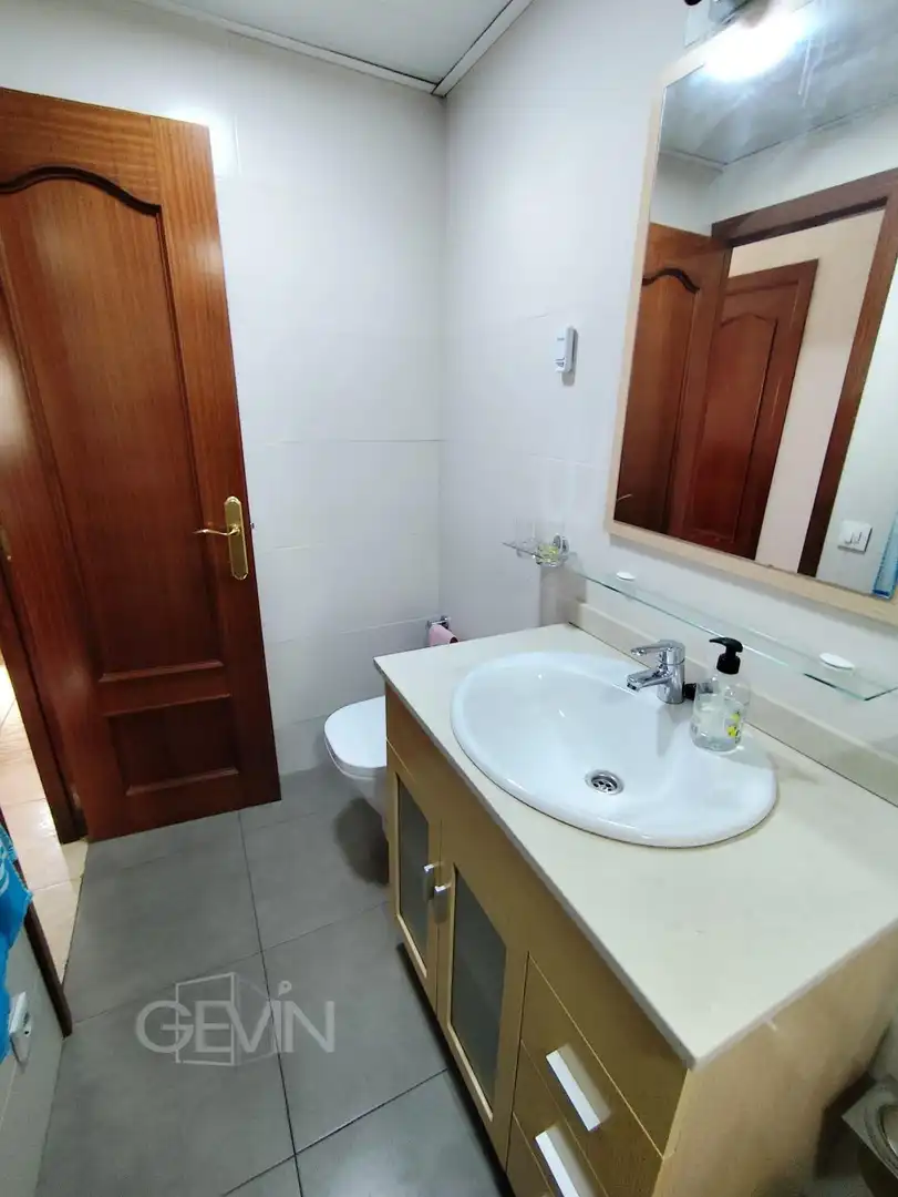 Baño de Piso en venta en Santa Perpètua de Mogoda con Aire acondicionado, Calefacción y Trastero