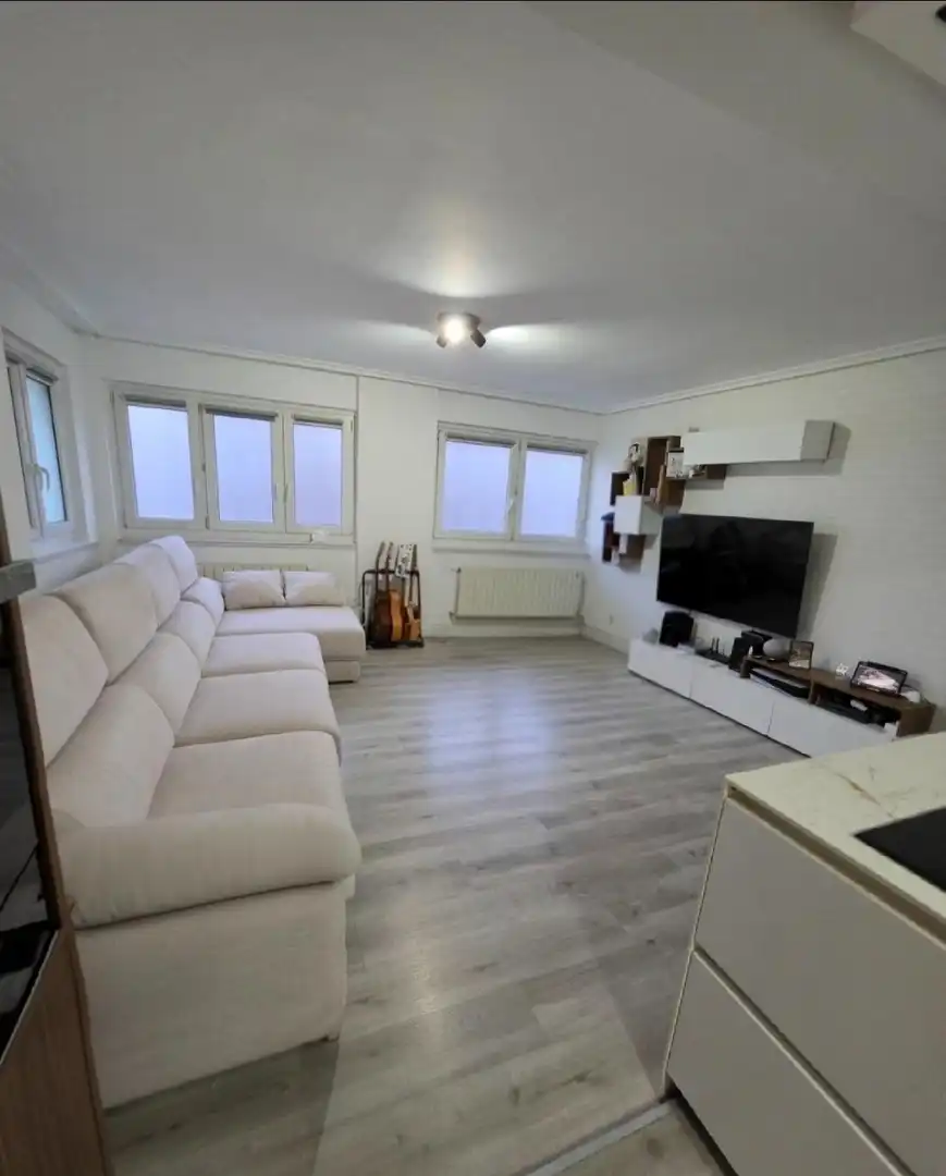 Sala de estar de Piso en venta en Basauri  con Calefacción, Parquet y Amueblado